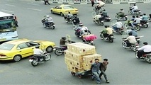 موتورسواران برای اخذ مجوز طرح ترافیک ثبت نام کنند/ بی اعتنایی برخی راکبان به تذکر پلیس
