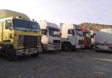 انتقال ۴۹ هزار تن کالای اساسی زنجان از بنادر جنوبی کشور با ناوگان باری جاده‌ای