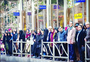 سرگردانی مردم در ایستگاه‌ های اتوبوس تهران