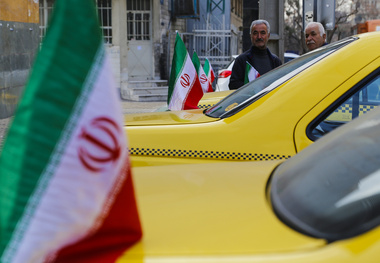 260 تاکسی سواری و ون آماده جابجایی رایگان راهپیمایان 22 بهمن