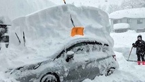 گرفتار شدن صدها خودرو در برف و بورانِ ژاپن