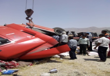 واژگونی تریلر در بروجرد یک کشته داشت