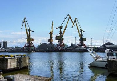 Poland Working on Deal to Import US LNG to Support Ukraine, Slovakia