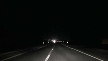 وضعیت جاده معدن چادرملو؛ نه خبری از روشنایی است و نه خط کشی 