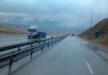 جاده های لرستان لغزنده است