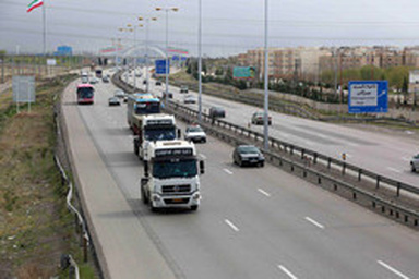 ممنوعیت تردد خودروهای سنگین در محور خنداب