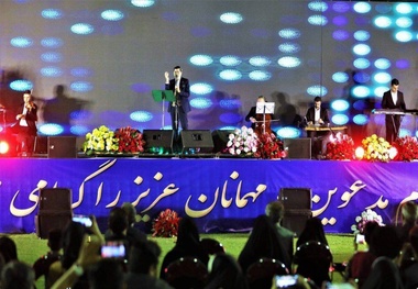 جشن سوال برانگیز راه آهن با حضور خواننده مشهور در اوج بحران های مالی
