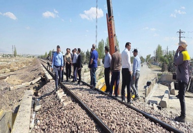 بازدید معاون فنی و زیربنایی راه آهن از روند بازسازی پل ورودی شهر چهارباغ