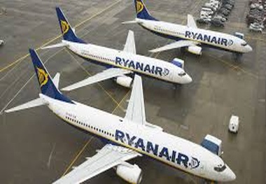 Ryanair Plans Hundreds of Pilot and Cabin Crew Job Cuts