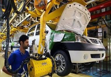 خودروسازی‌های داخلی باید تعطیل شوند/ رقابت، شرط فعالیت