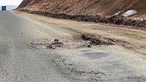 جاده میاندوآب بوکان برای رانندگان کامیون غیر قابل استفاده شد+ فیلم
