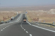  زائران درحال عبور از آزادراه کاشان نطنز اصفهان به این نکات مهم توجه کنند