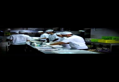 پخت و توزیع بیش از 1000 عدد غذای نذری در روز شهادت امام رضا (ع)
