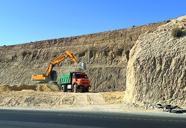 آغاز عملیات حذف ترانشه خطرناک در جاده لار–جهرم