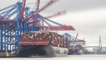 Hapag-Lloyd Testing Scrubbers, LNG as Fuel ahead of 2020