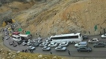 انسداد موقت جاده فیروزکوه به دلیل نشت گازوئیل