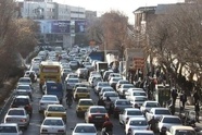 مسیرهای پر ازدحام شهر خرم‌آباد در نبود پارکینگ