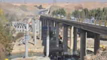 مناقصه تکمیل عملیات عمرانی پل دوم غدیر در محور زرین شهر – شهرکرد