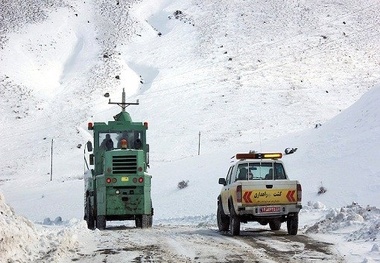 گزارش تصویری تلاش راهداران استان زنجان برای بازگشایی محورهای مسدود روستایی