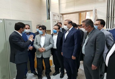 بازدید معاون وزیر صنعت از یک واحد تولیدی در آبیک 