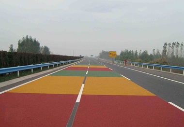 ارتقای ایمنی راه های مازندران با استفاده از آسفالت رنگی 