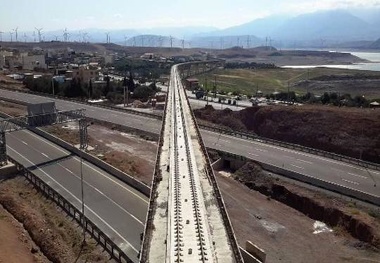 اتمام روسازی طولانی‌ترین پل راه‌آهن قزوین-رشت

