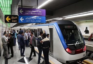 تلاش کارکنان متروی تهران برای تداوم خدمت‌ رسانی بی‌ وقفه