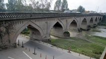 خودروهای سنگین از زیر پل تاریخی محمدحسن خان بابل عبور نکنند