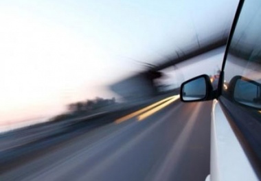 رانندگی روی جدول‌های کنار اتوبان!