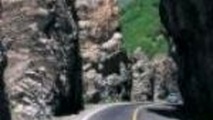 ریزش کوه در سیاه‌بیشه / محور کرج - چالوس بسته شد