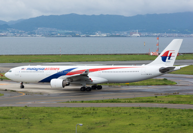 Malaysia Airlines Boeing 737 Bursts Both Left Main Tyres