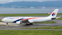 Malaysia Airlines Boeing 737 Bursts Both Left Main Tyres