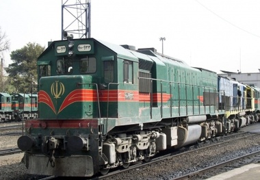 قطار مسافربری جان عابر پیاده را گرفت