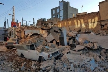 سفره شاهانه یک مدیر دولتی پس از حضور در نمایش بازدید از مناطق زلزلهزده