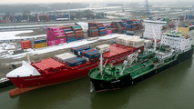Containerships performs its first STS LNG bunkering in Port of Rotterdam